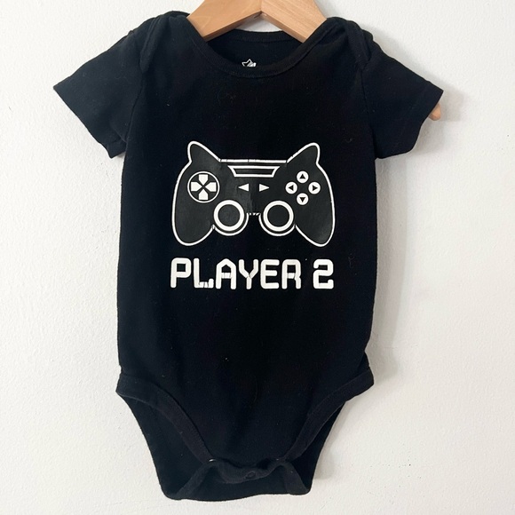 Player 2 video game baby announcement bodysuit - Picture 1 of 3